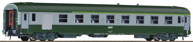 Passenger car 2nd class with baggage compartment<br /><a href='images/pictures/Roco/230057.jpg' target='_blank'>Full size image</a>